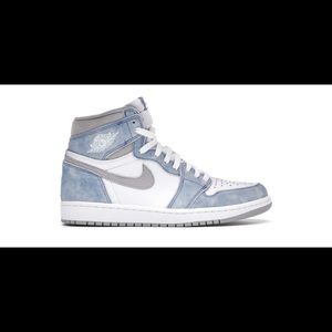 Hyper royal Jordan 1’s